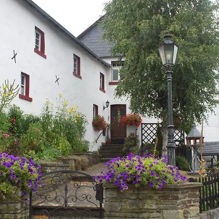 Casa de Férias Spacious Holiday In Reifferscheid With Private Terrace Hellenthal